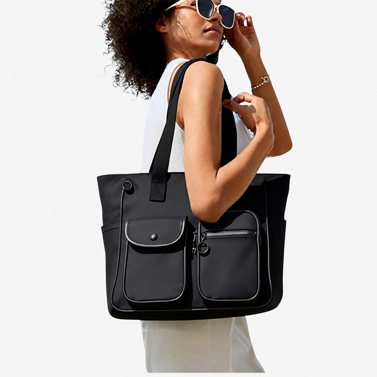 Eloise borsa tote multitasche nera da donna indossata a spalla