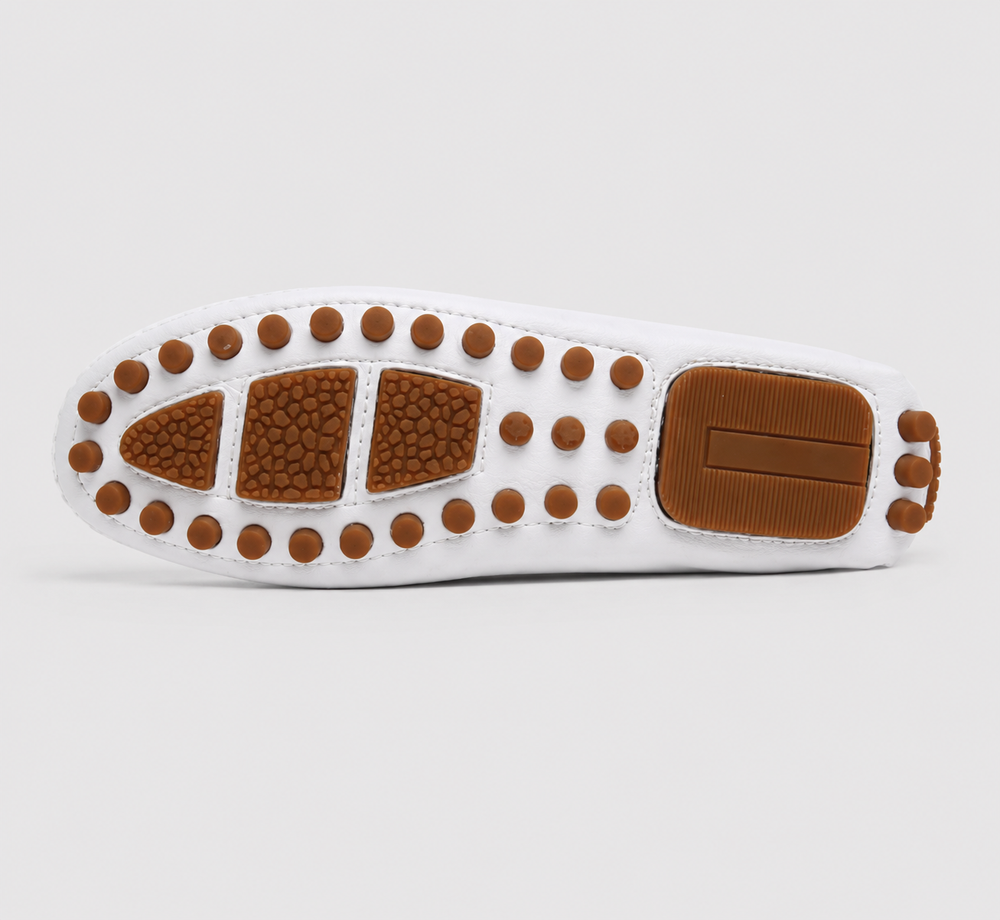 Artisanal detail of the Monaco loafer