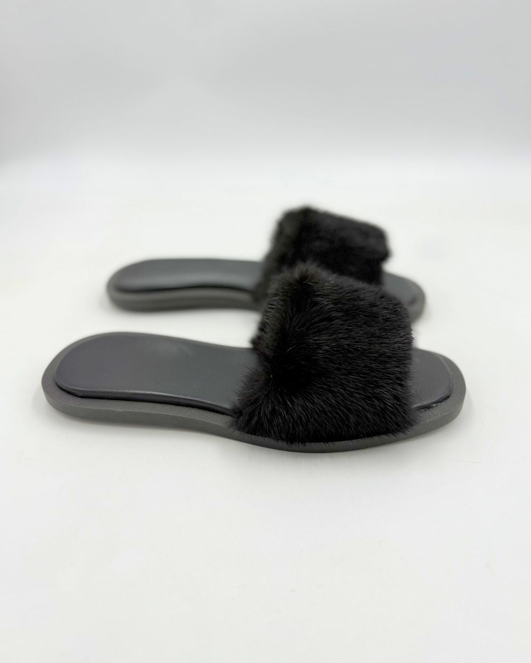 Pantofole Estive Nere Da Donna Con Fascia In Visone E Memory Foam, immagine 2
